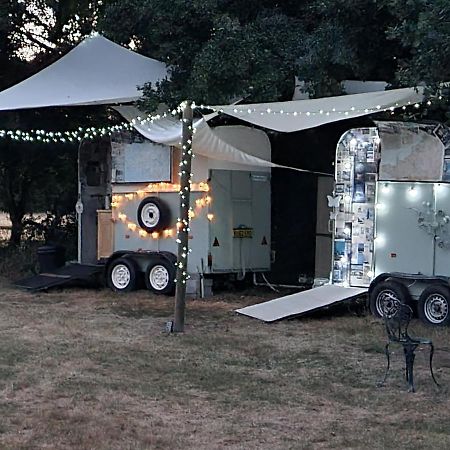Glamping In Style, Prospector Tent Κρόουλι Εξωτερικό φωτογραφία